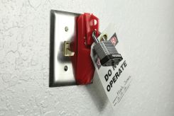 STOPOUT® Universal Blockout Wall Switch Cover
